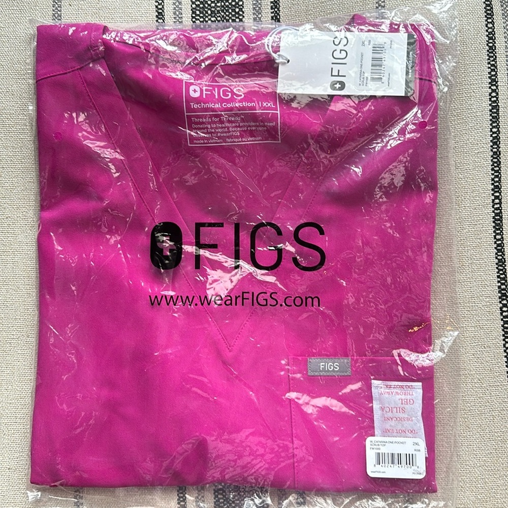 NWT Figs Catrina one pocket scrub top 2XL